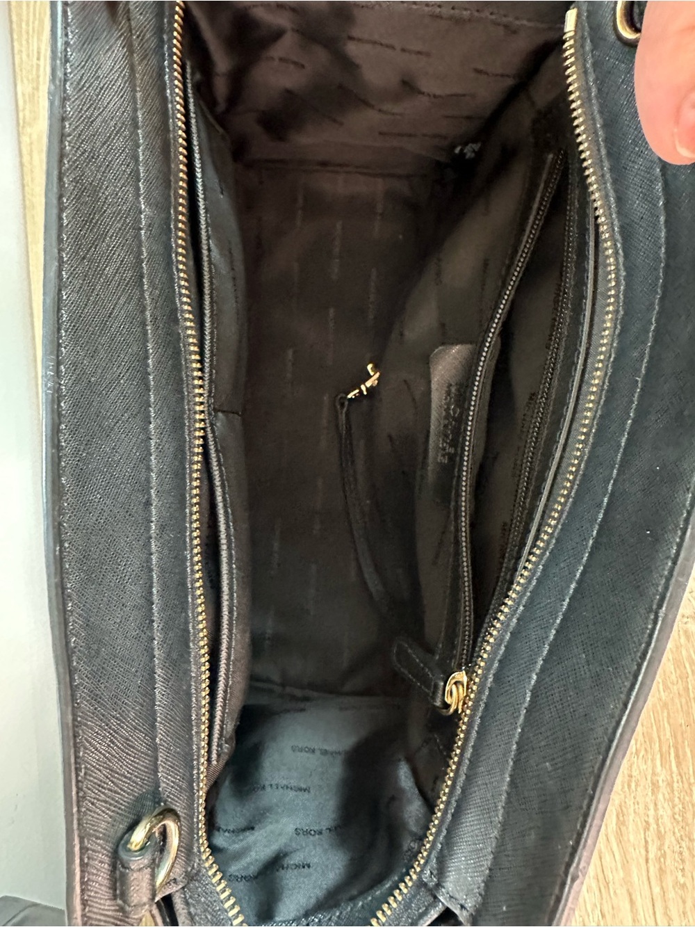 Michael Kors Black Selma Medium Saffiano Leather Satchel - Picture 3 of 4